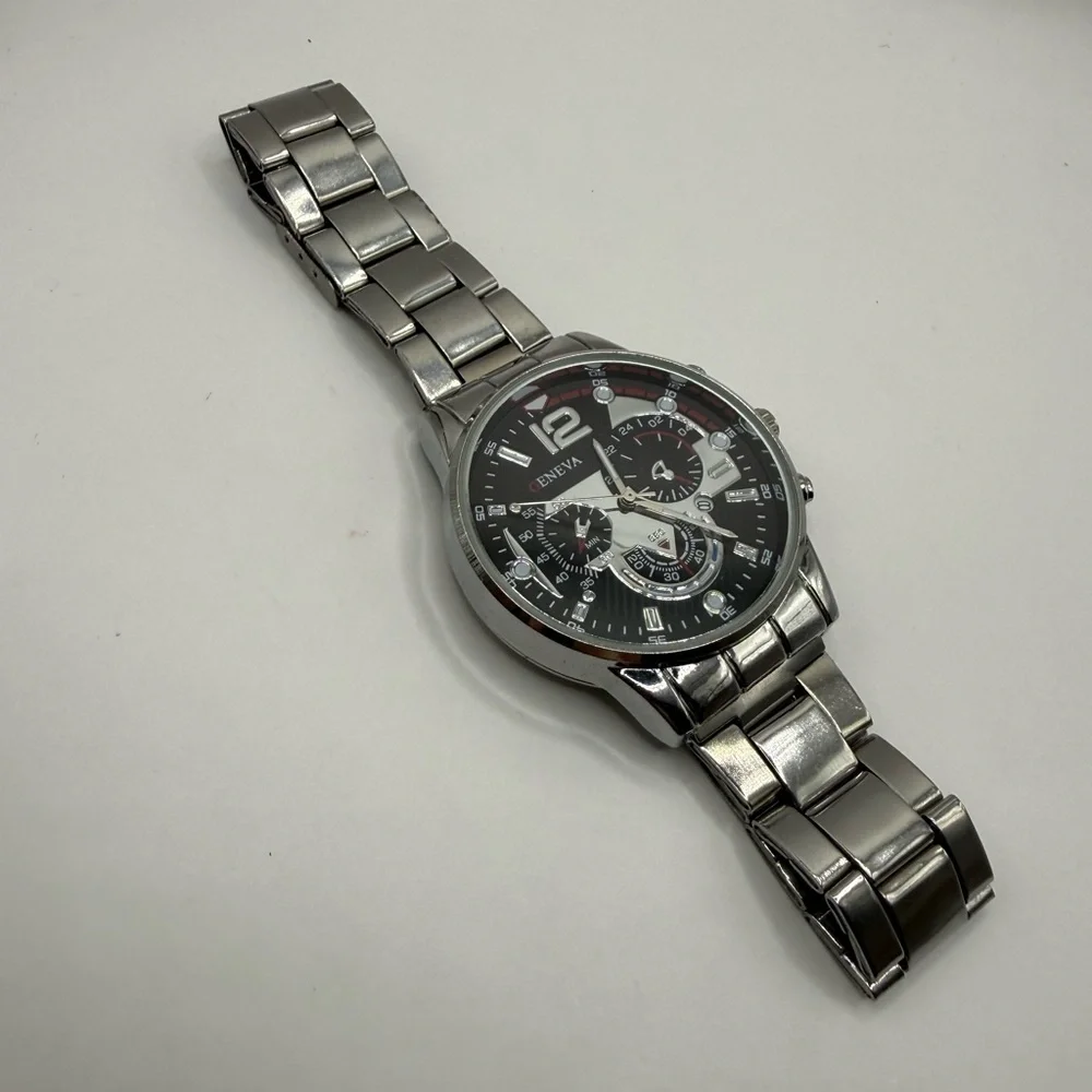 Geneva Silver Band Chronograph Dial 42mm Men's Quartz Watch (New Battery)